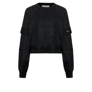 Maglia nera con spalla bassa