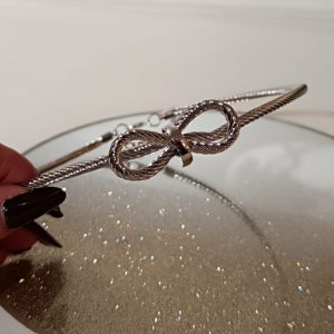 Bow necklace